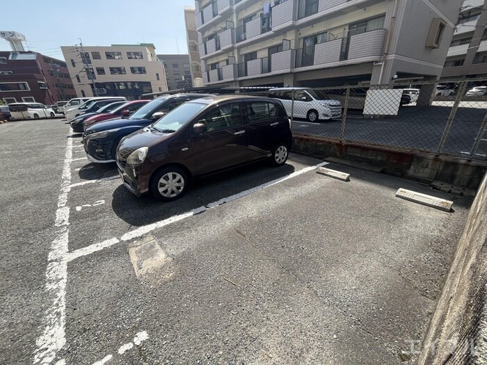 物件外観写真5　(駐車場)