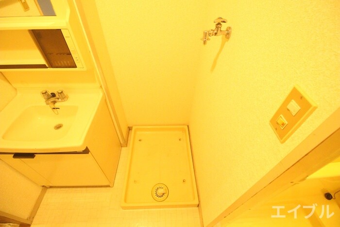 物件内観写真13　(洗濯機置場)