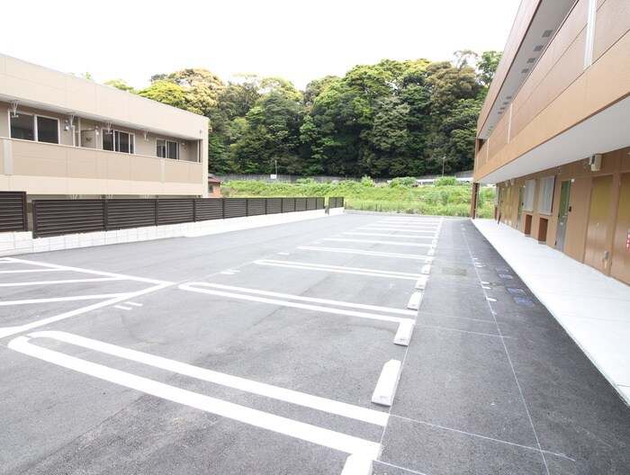 物件外観写真3　(駐車場)