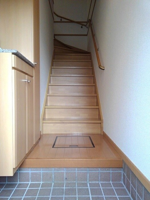 物件内観写真8　(玄関)