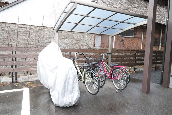 物件外観写真4　(駐輪場)