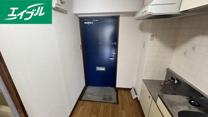 物件内観写真13　(玄関)