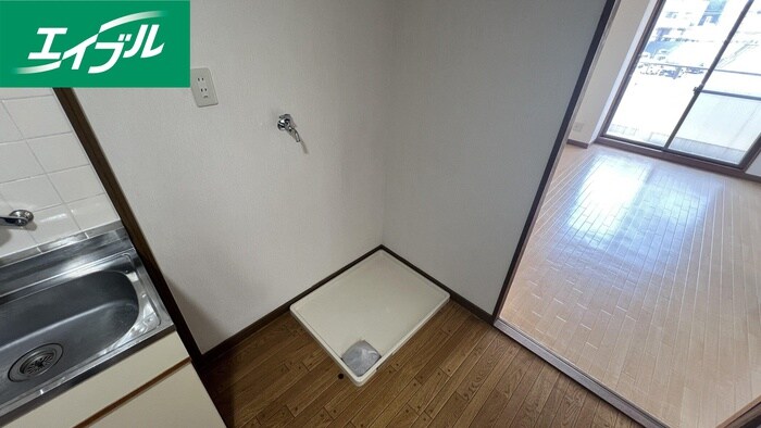 物件内観写真15　(洗濯機置場)