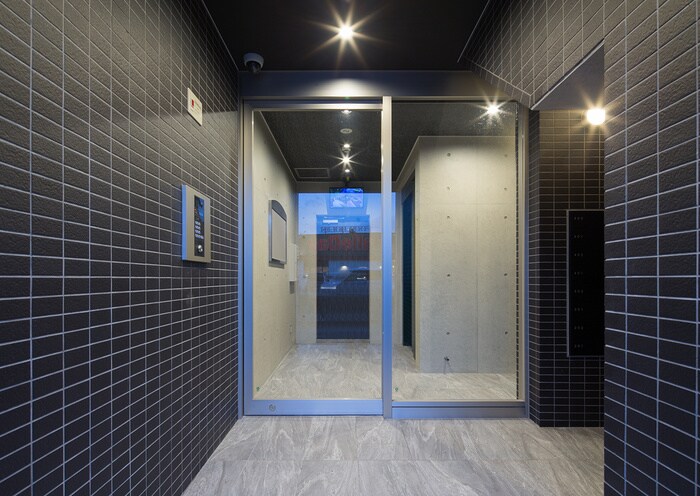 物件外観写真5　(エントランス部分)