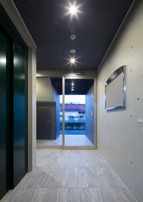 物件外観写真6　(エントランス部分)