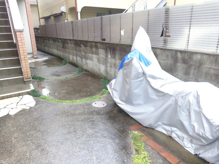 物件外観写真6　(駐輪場)