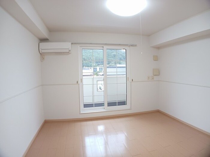 物件内観写真3　(居室)