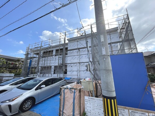 建築中