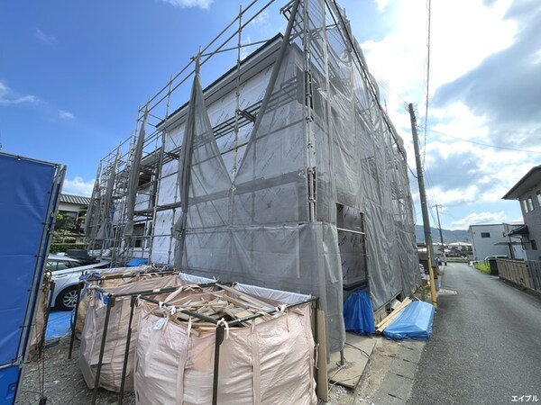 建築中