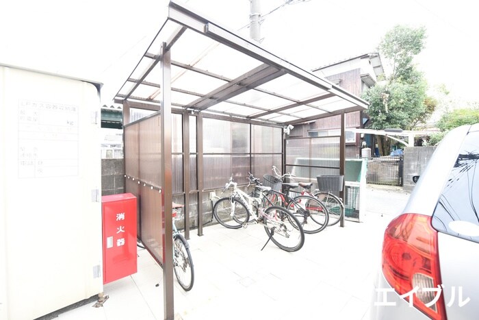 物件外観写真4　(駐輪場)