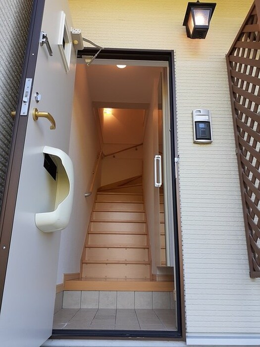 物件内観写真13　(玄関)