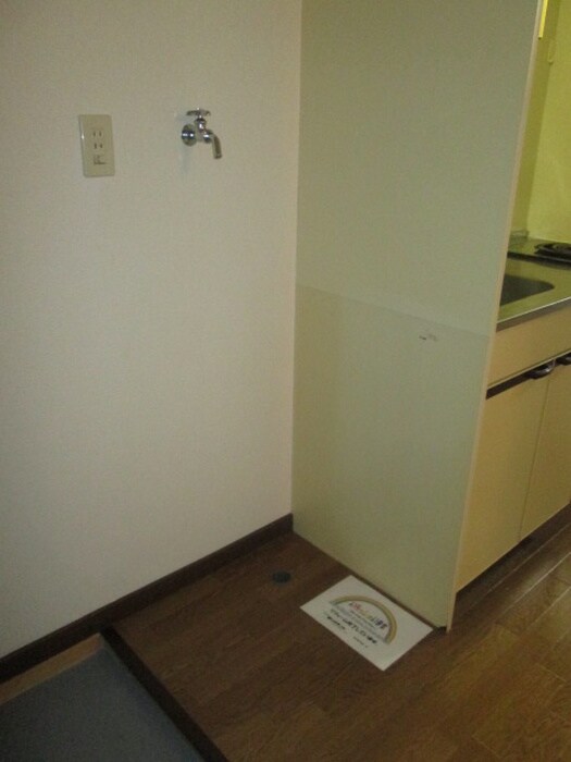 物件内観写真7　(洗濯機置場)