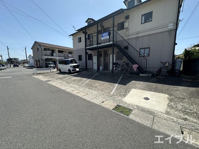 物件外観写真2　(駐車場)