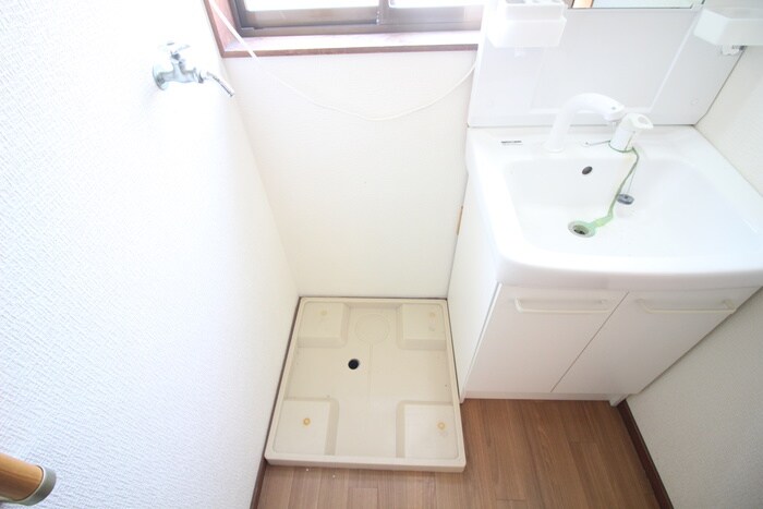 物件内観写真12　(洗濯機置場)