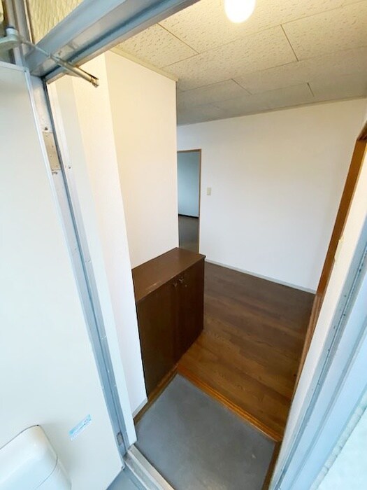 物件内観写真4　(玄関)