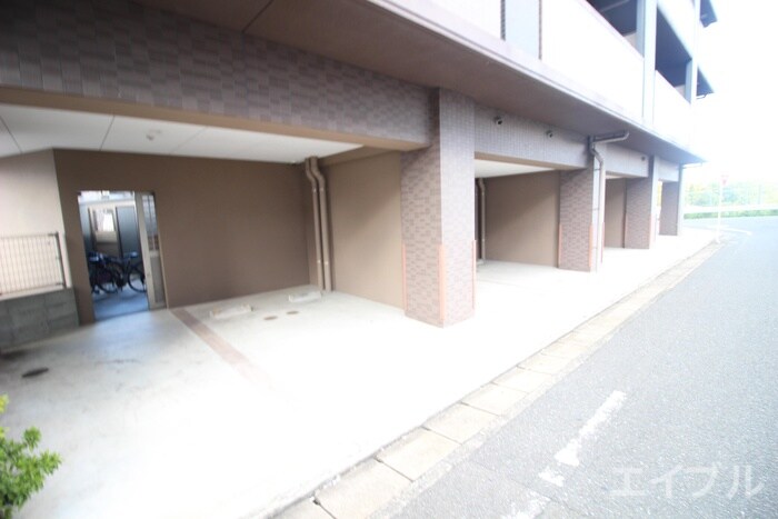 物件外観写真3　(駐車場)