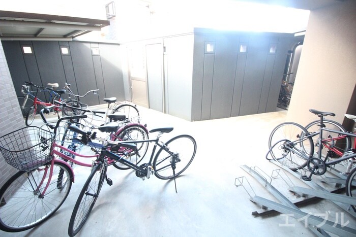 物件外観写真4　(駐輪場)