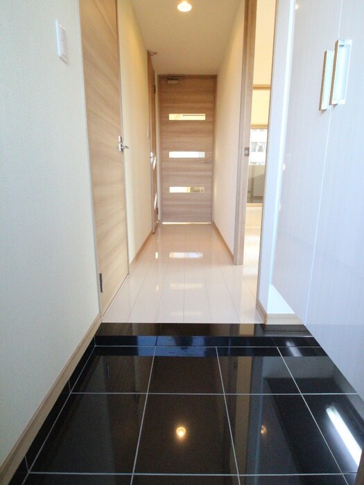 物件内観写真10　(玄関)