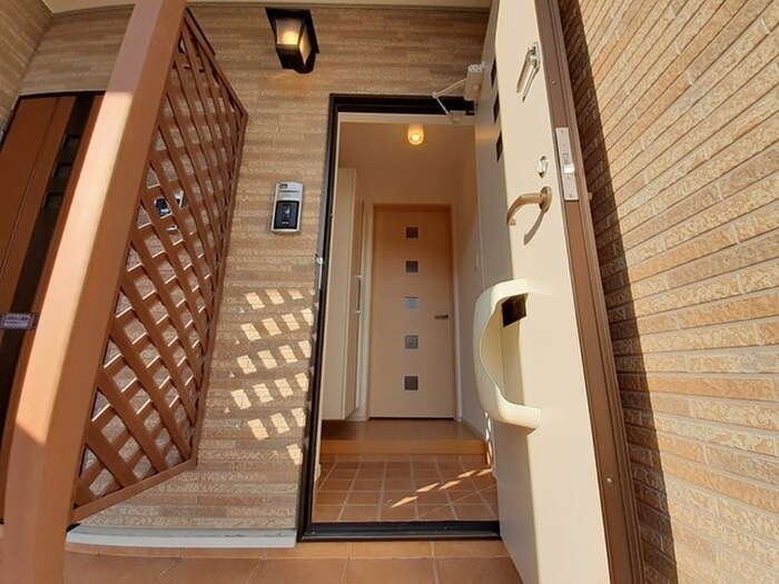 物件内観写真6　(玄関)