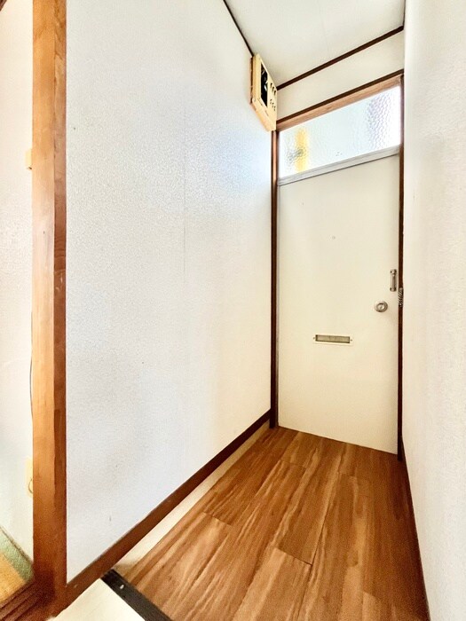 よしだ荘の玄関