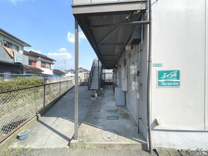 物件外観写真2　(エントランス部分)