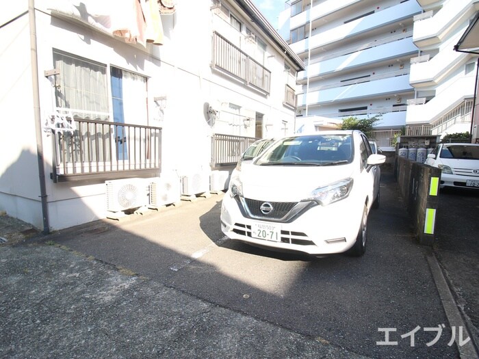 物件外観写真6　(駐車場)