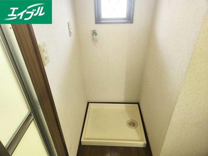 物件内観写真10　(洗濯機置場)