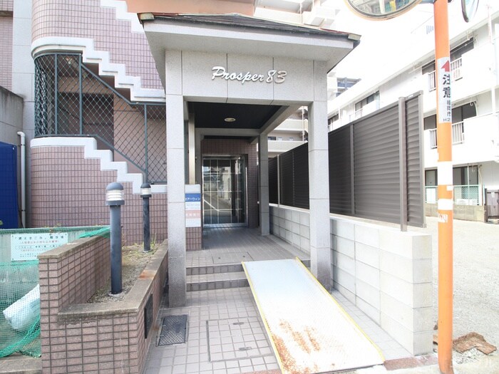 物件外観写真4　(エントランス部分)