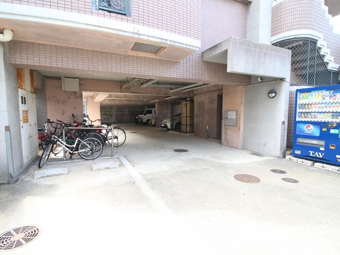 物件外観写真5　(駐車場)