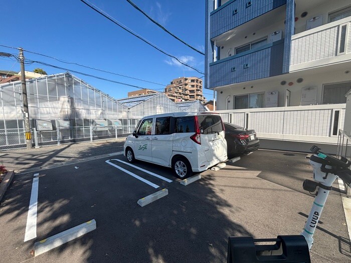物件外観写真3　(駐車場)