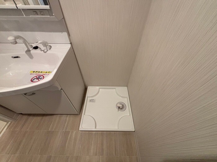 物件内観写真12　(洗濯機置場)