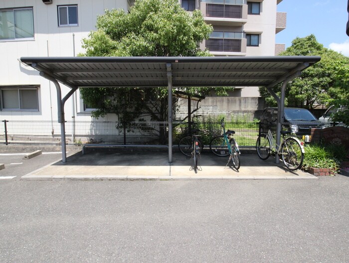 物件外観写真4　(駐輪場)