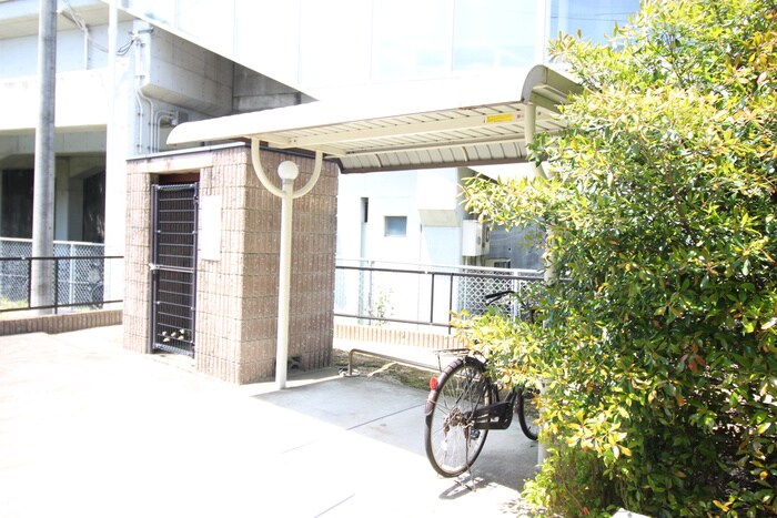 物件外観写真4　(駐輪場)