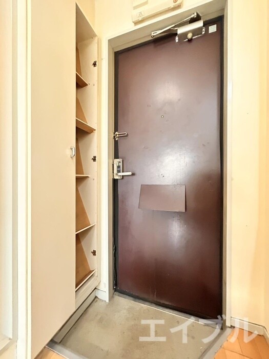 物件内観写真4　(玄関)
