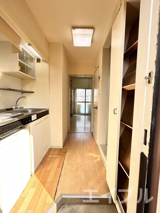 物件内観写真17　(廊下)