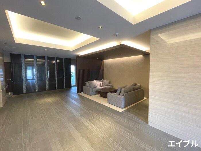 物件外観写真4　(エントランス部分)