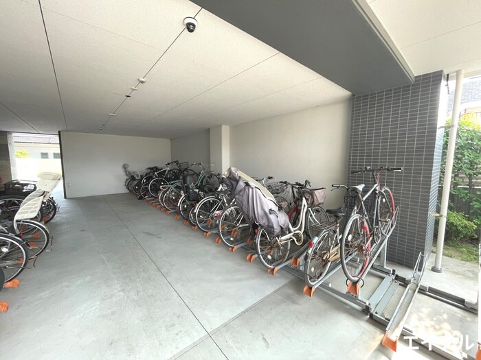 物件外観写真5　(駐輪場)