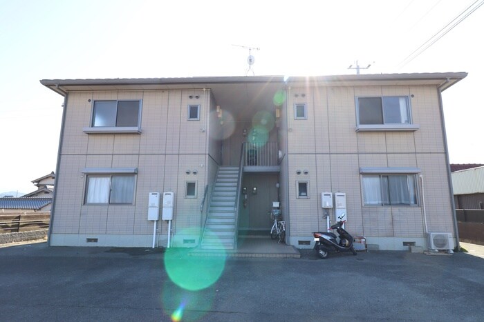 物件外観写真2　(エントランス部分)