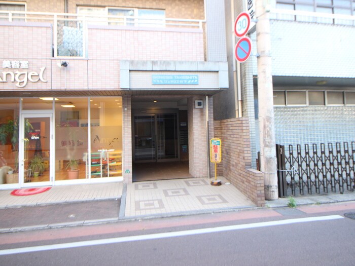 物件外観写真2　(エントランス部分)