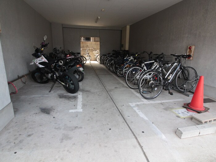 物件外観写真5　(駐輪場)