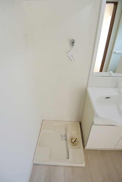 物件内観写真16　(洗濯機置場)