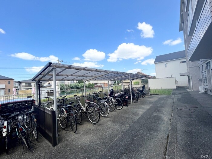 物件外観写真4　(駐輪場)