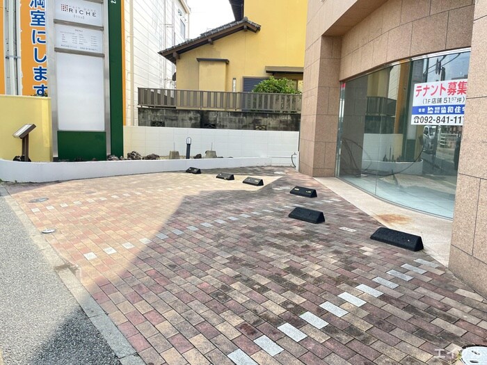 物件外観写真3　(駐車場)