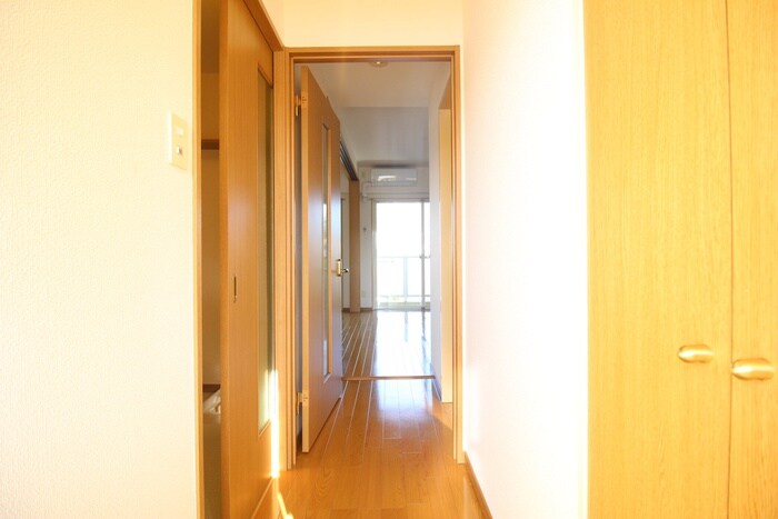 物件内観写真10　(玄関)