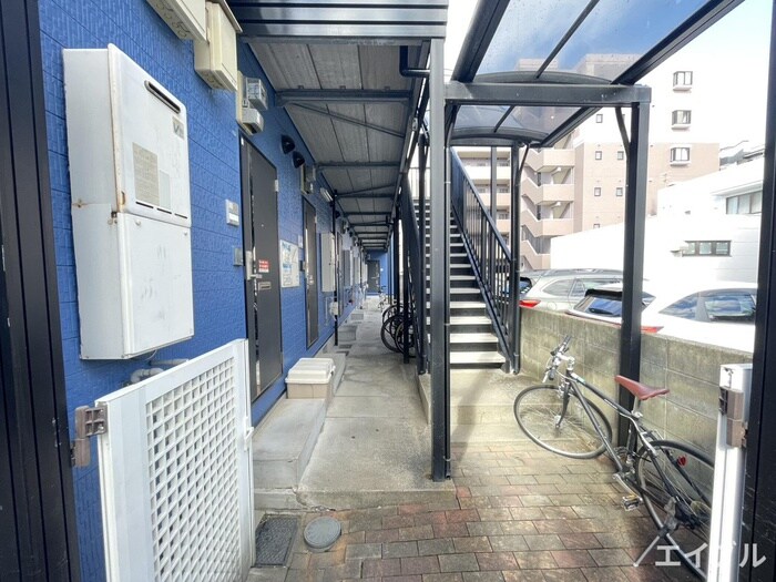 物件外観写真5　(エントランス部分)