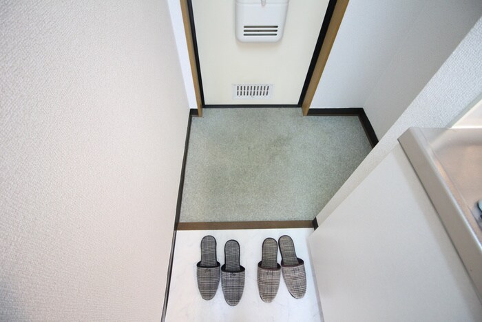 物件内観写真17　(玄関)