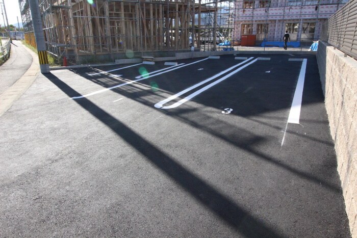 物件外観写真3　(駐車場)