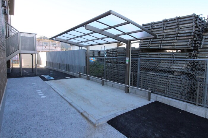 物件外観写真4　(駐輪場)