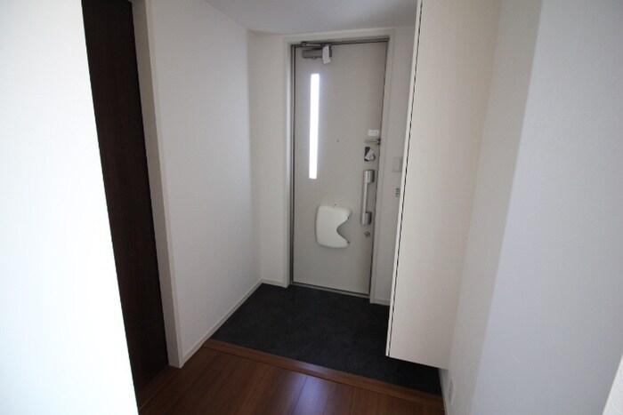 物件内観写真10　(玄関)