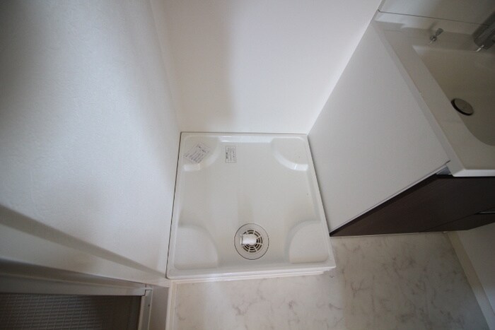 物件内観写真16　(洗濯機置場)